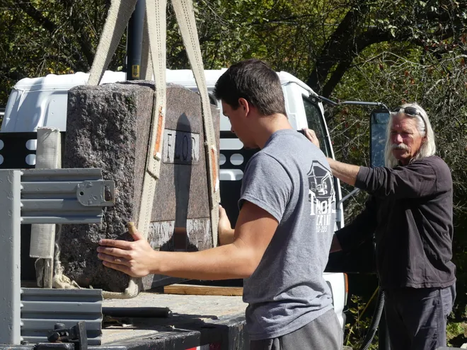 Read more about the article How to Determine the Reliability of a Monument Company